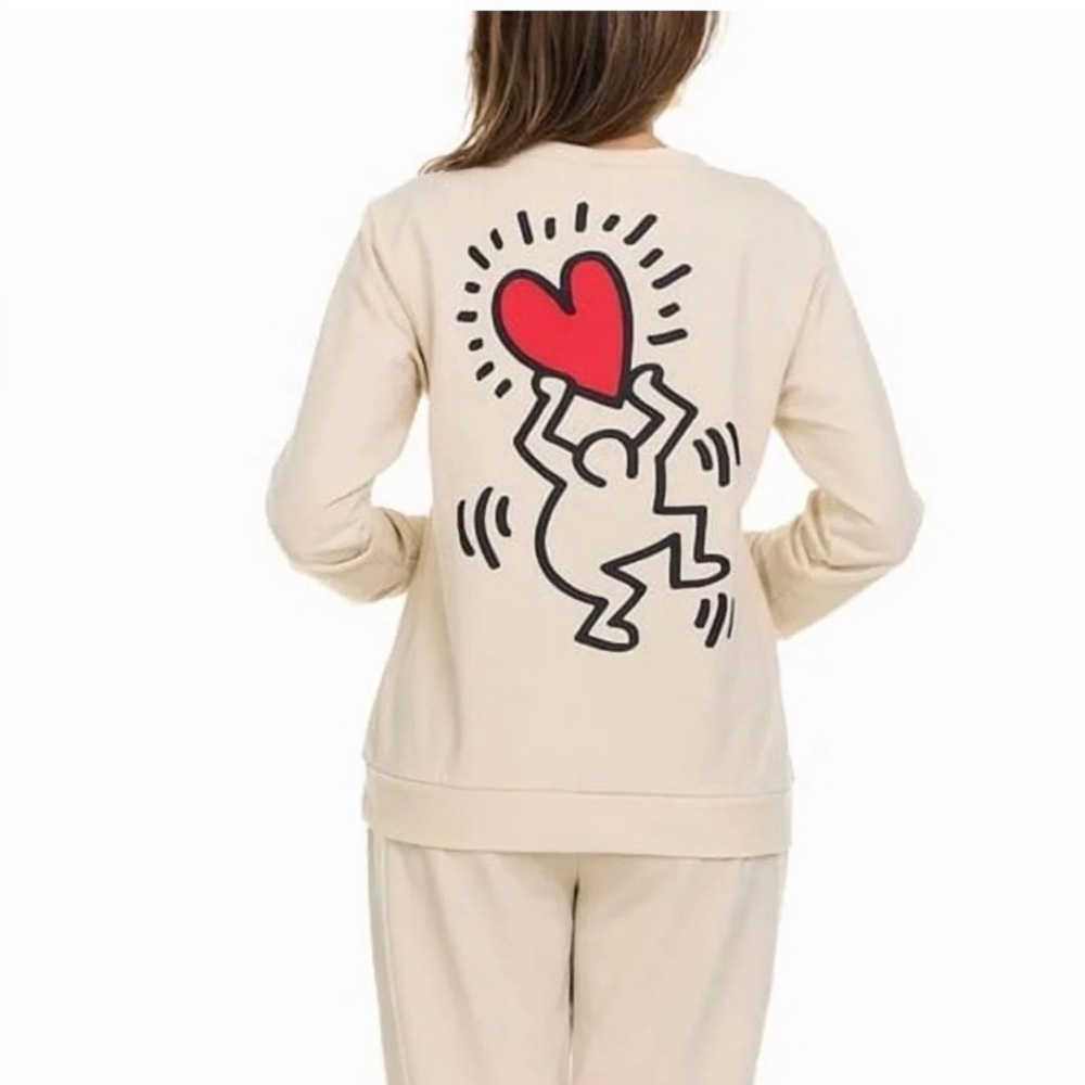 NWT Keith Haring Women’s Cream Lounge Set with Iconic Heart Graphic - Picture 3 of 5
